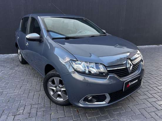 RENAULT-SANDERO-2018