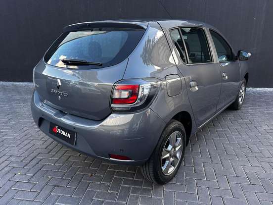 RENAULT-SANDERO-2018