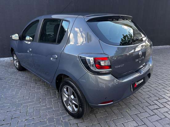 RENAULT-SANDERO-2018