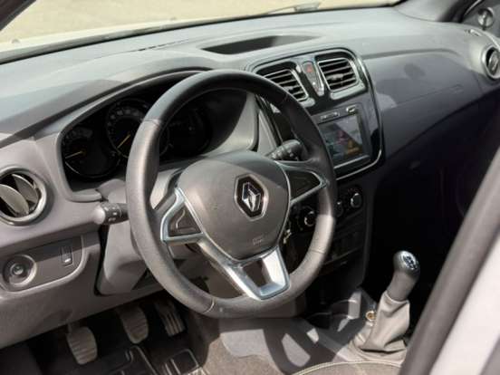 RENAULT-SANDERO-2020