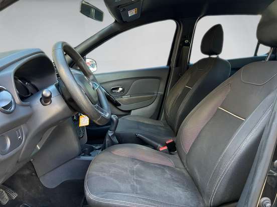 RENAULT-SANDERO-2020