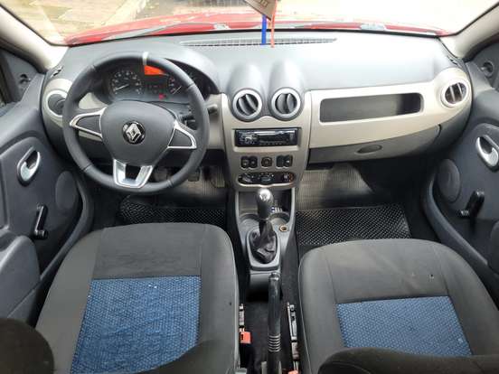 RENAULT-SANDERO-2011