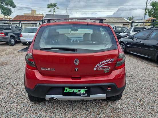 RENAULT-SANDERO-2011