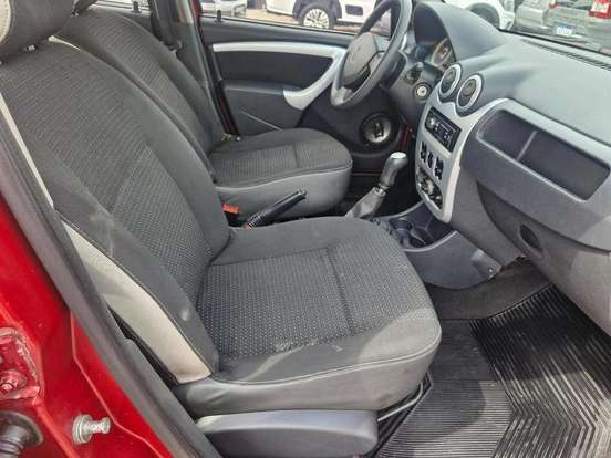 RENAULT-SANDERO-2011