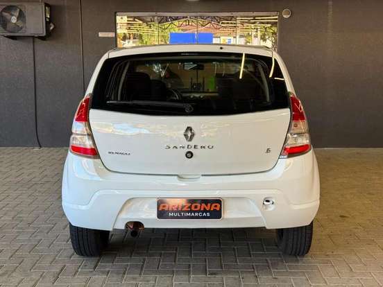 RENAULT-SANDERO-2014