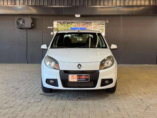 RENAULT-SANDERO-2014