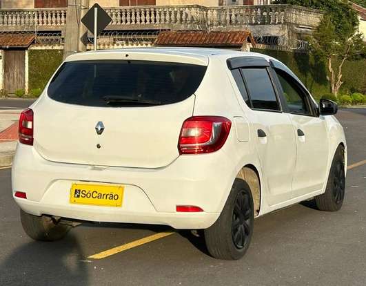 RENAULT-SANDERO-2016