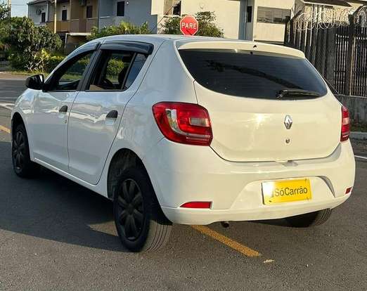 RENAULT-SANDERO-2016