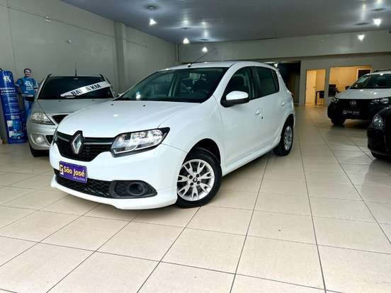 RENAULT-SANDERO-2015