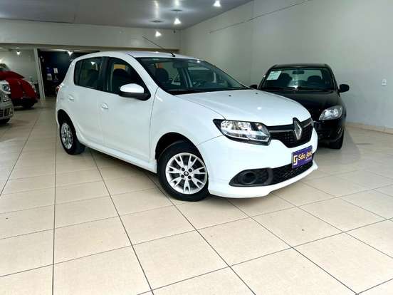 RENAULT-SANDERO-2015