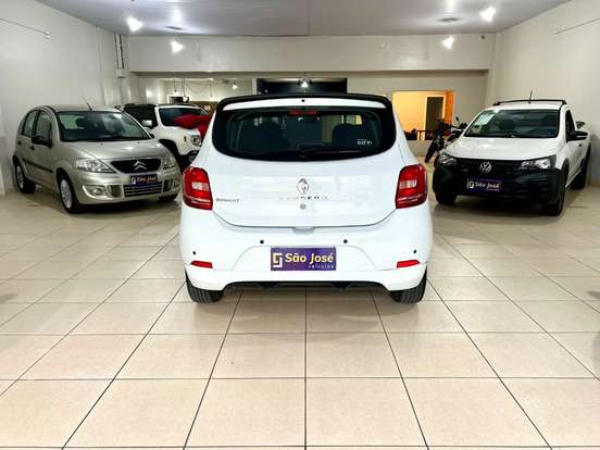 RENAULT-SANDERO-2015