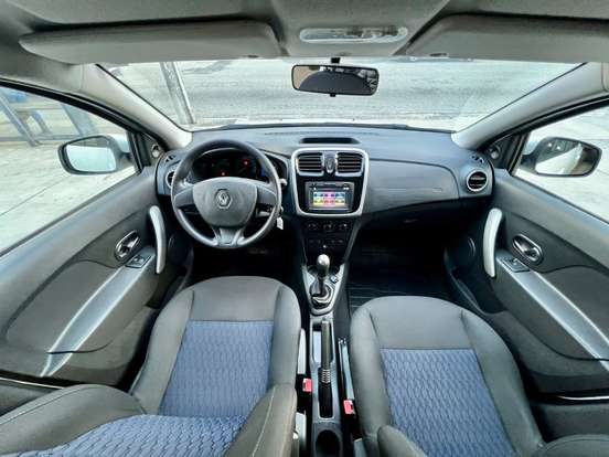 RENAULT-SANDERO-2015