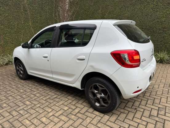 RENAULT-SANDERO-2014