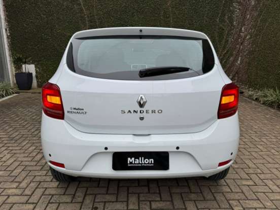 RENAULT-SANDERO-2014