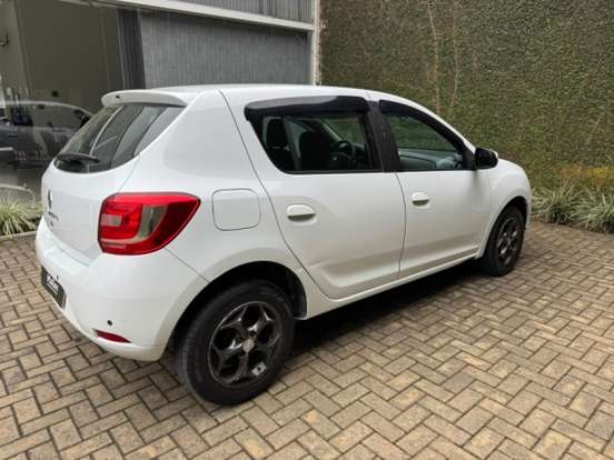 RENAULT-SANDERO-2014