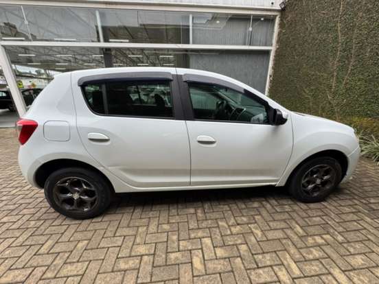 RENAULT-SANDERO-2014