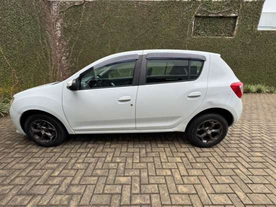 RENAULT-SANDERO-2014