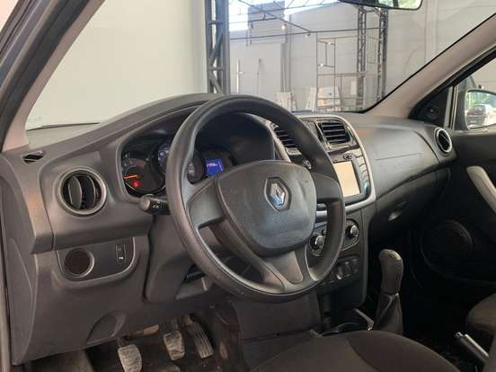 RENAULT-SANDERO-2016