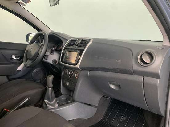 RENAULT-SANDERO-2016