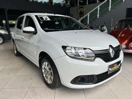 RENAULT-SANDERO-2018