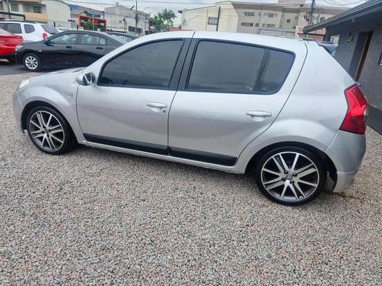 RENAULT-SANDERO-2008