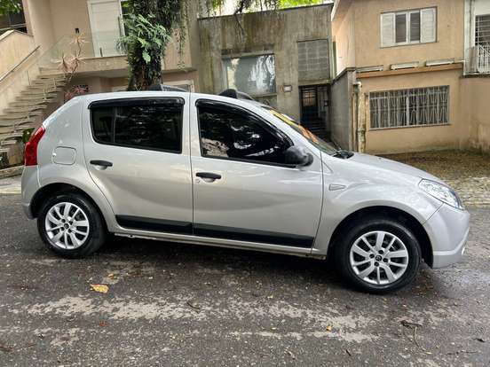 RENAULT-SANDERO-2009