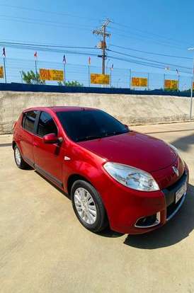 RENAULT-SANDERO-2012