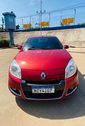 RENAULT-SANDERO-2012
