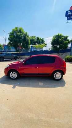 RENAULT-SANDERO-2012