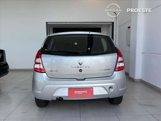 RENAULT-SANDERO-2012