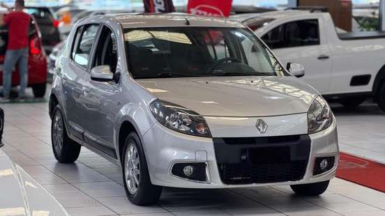 RENAULT-SANDERO-2014