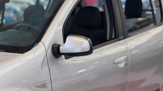 RENAULT-SANDERO-2014