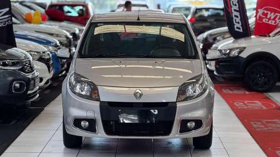 RENAULT-SANDERO-2014