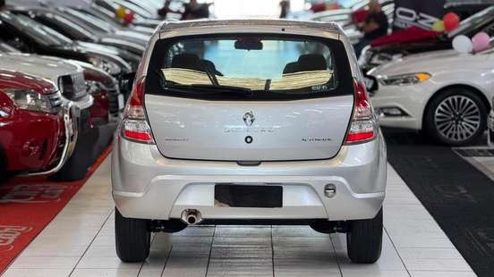RENAULT-SANDERO-1.6 PRIVILÉGE 16V FLEX 4P AUTOMÁTICO RENAULT-SANDERO-2014