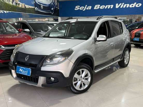 RENAULT-SANDERO-2013