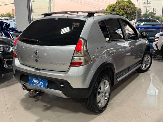 RENAULT-SANDERO-1.6 STEPWAY 16V FLEX 4P AUTOMÁTICO RENAULT-SANDERO-2013