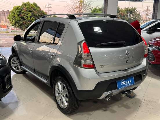 RENAULT-SANDERO-1.6 STEPWAY 16V FLEX 4P AUTOMÁTICO RENAULT-SANDERO-2013