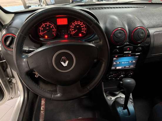 RENAULT-SANDERO-2013