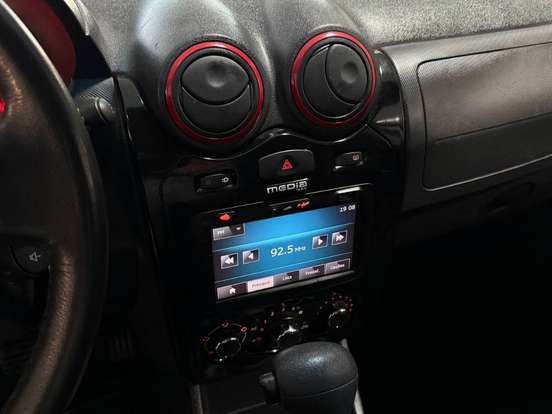 RENAULT-SANDERO-2013
