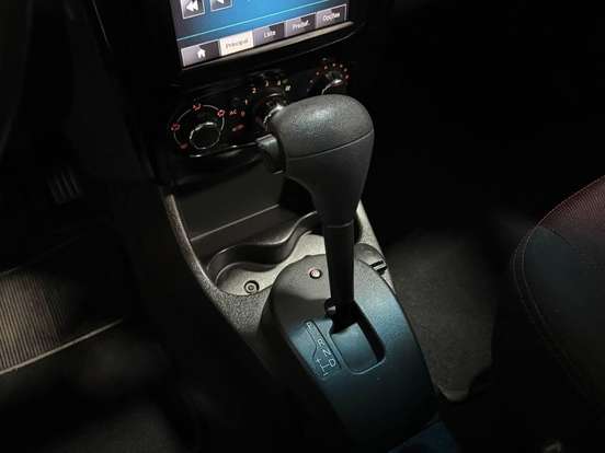 RENAULT-SANDERO-2013