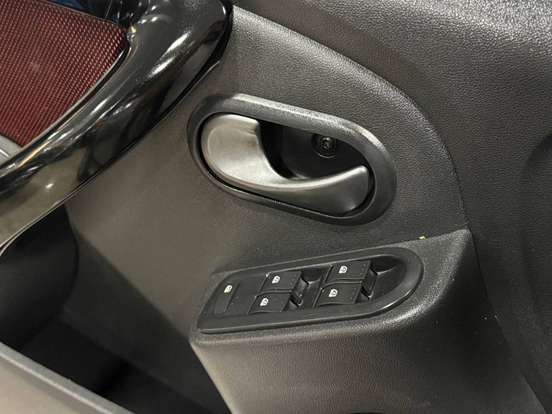 RENAULT-SANDERO-2013
