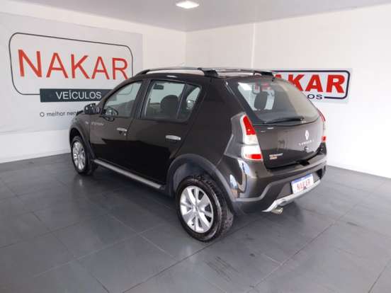 RENAULT-SANDERO-2011