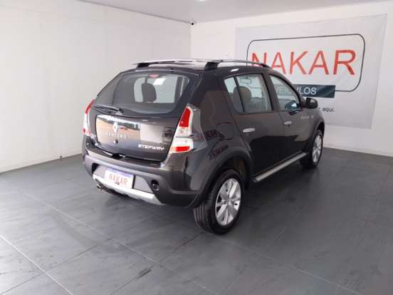 RENAULT-SANDERO-2011