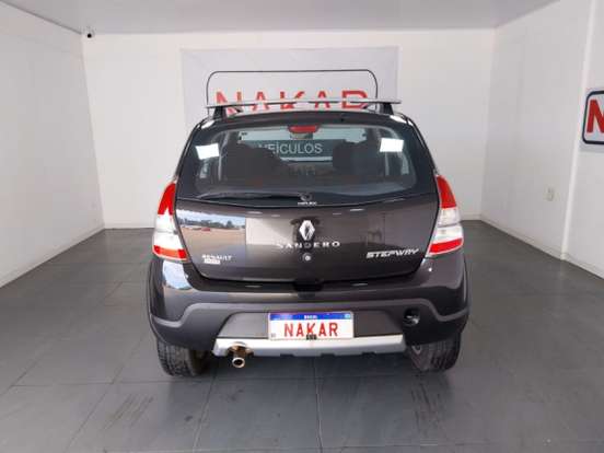 RENAULT-SANDERO-2011