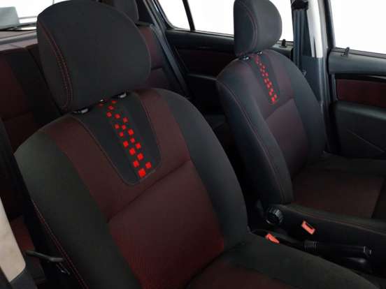 RENAULT-SANDERO-2011