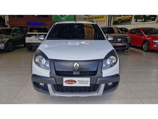 RENAULT-SANDERO-2013