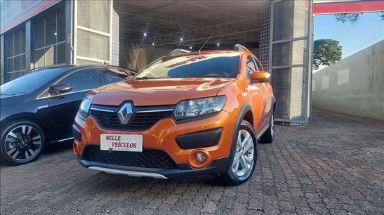 RENAULT-SANDERO-2014