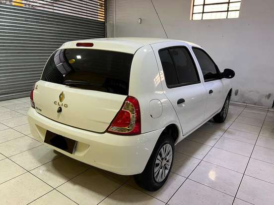 RENAULT-CLIO-2012