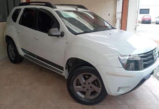 RENAULT-DUSTER-2014