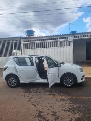 RENAULT-SANDERO-2020